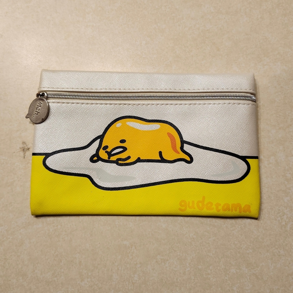 5/5.00 Sanrio Gudetama Yellow and White Accessory